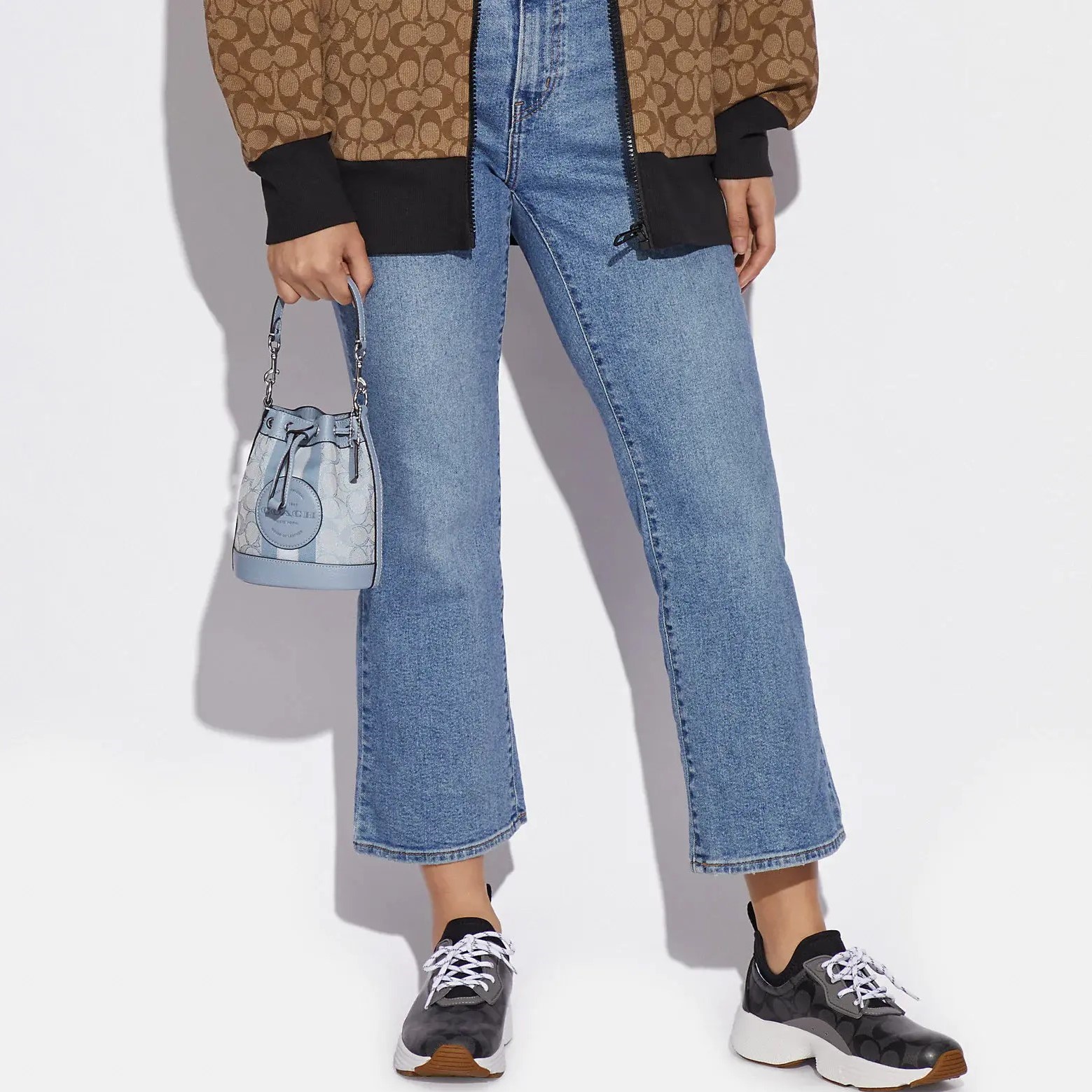Túi Coach Mini Dempsey Bucket Bag In Signature Jacquard With Stripe And Coach Patch Blue C8322 3