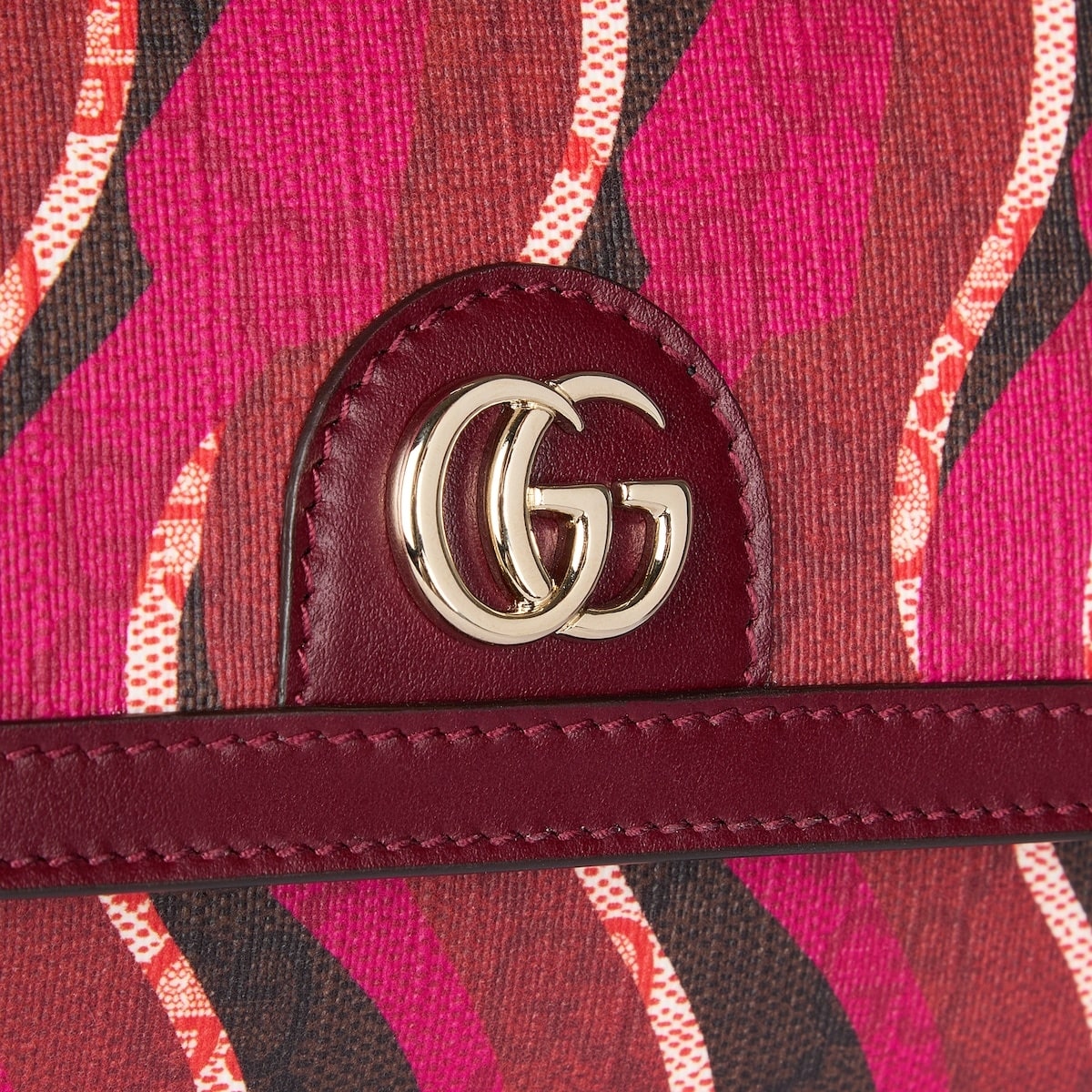 Túi Gucci Small Shoulder Bag With GG Supreme Canvas Snake Motif 2