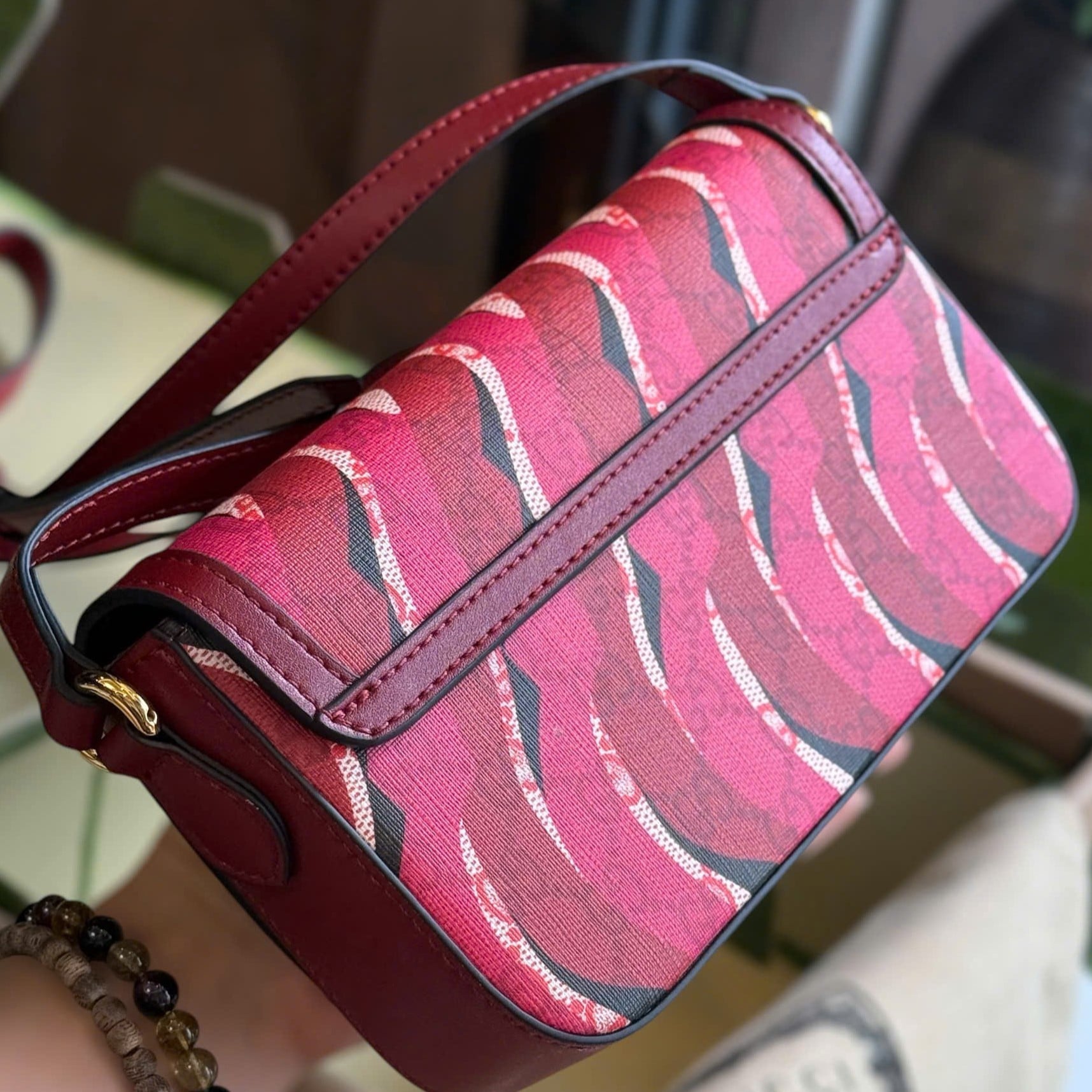 Túi Gucci Small Shoulder Bag With GG Supreme Canvas Snake Motif 3