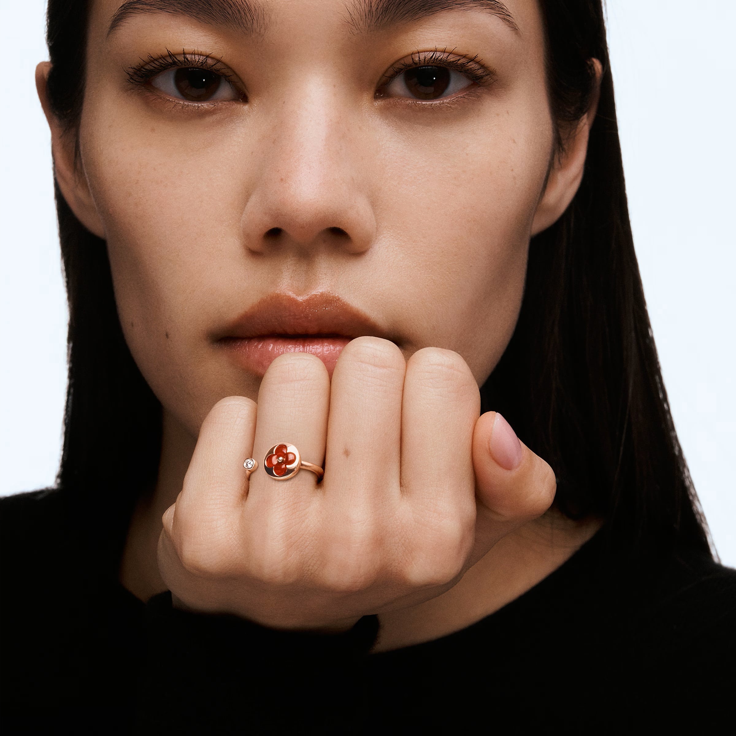 Nhẫn LV Louis Vuitton Color Blossom Mini Sun Ring Cornelian and Diamond 1