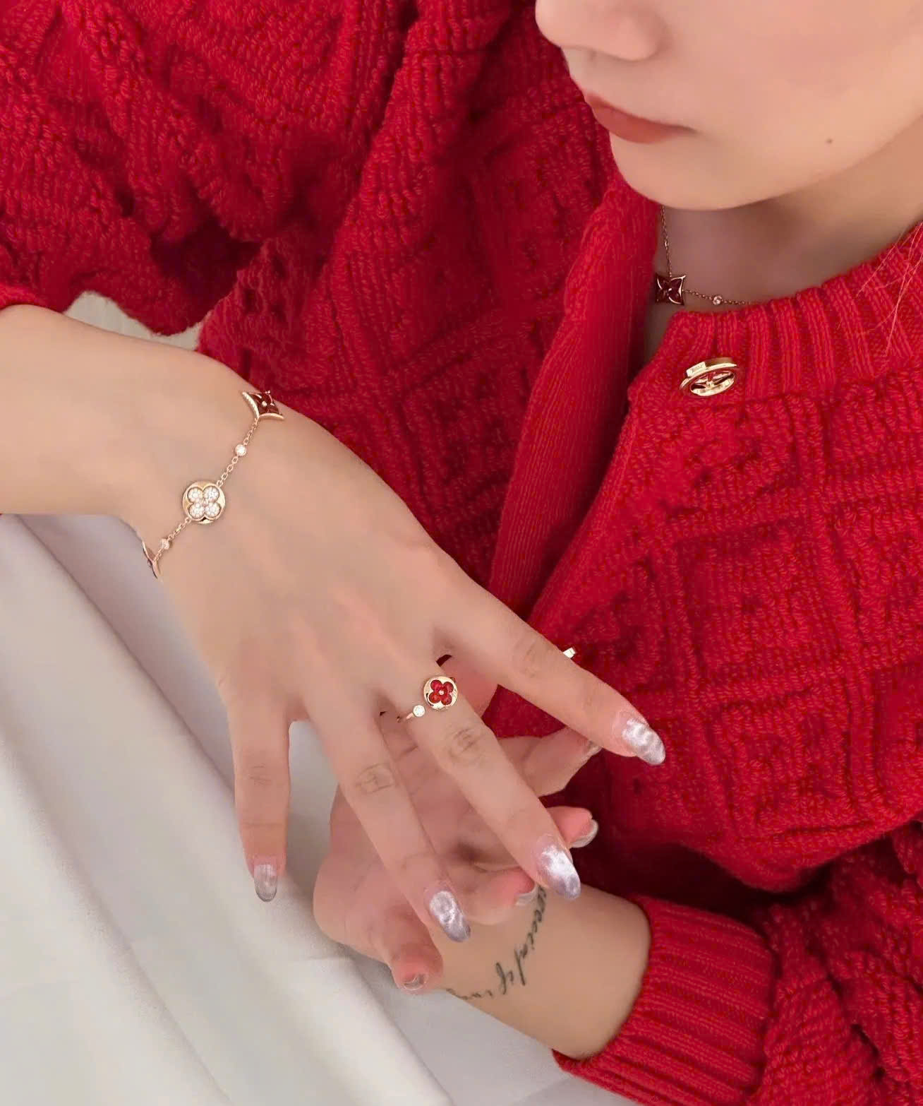 Nhẫn LV Louis Vuitton Color Blossom Mini Sun Ring Cornelian and Diamond 5