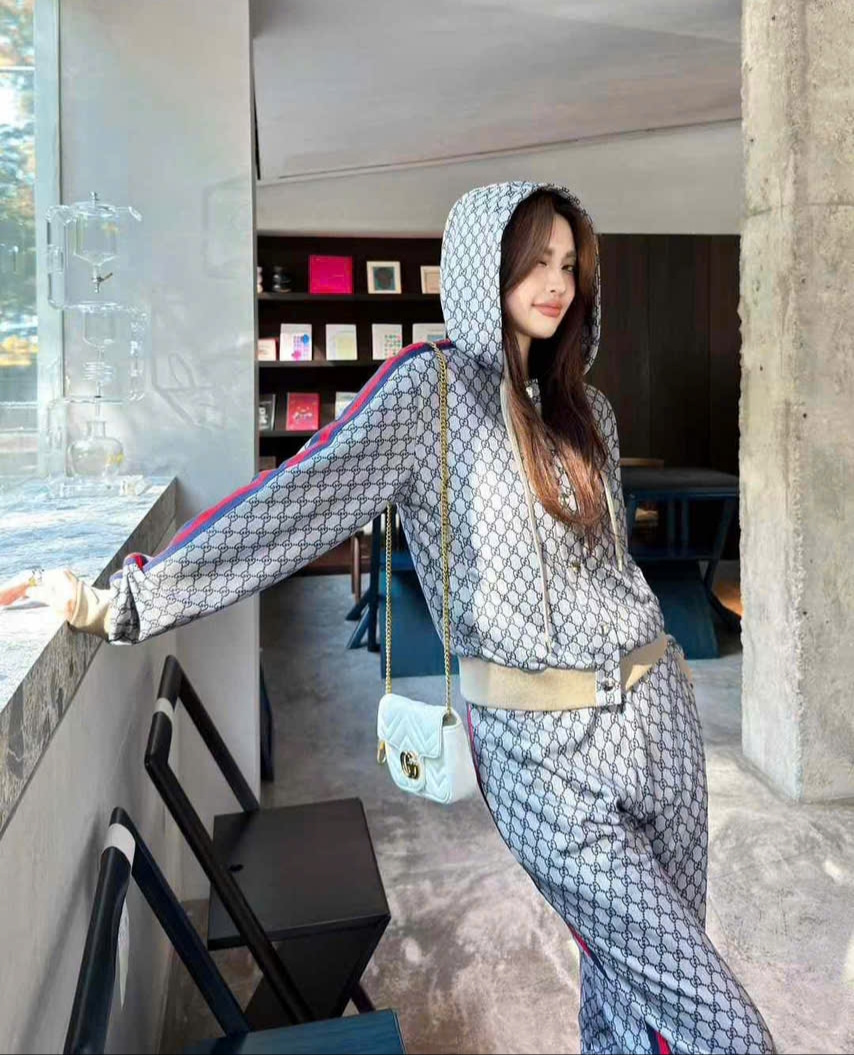 Set áo nón quần dài xám Gucci 4