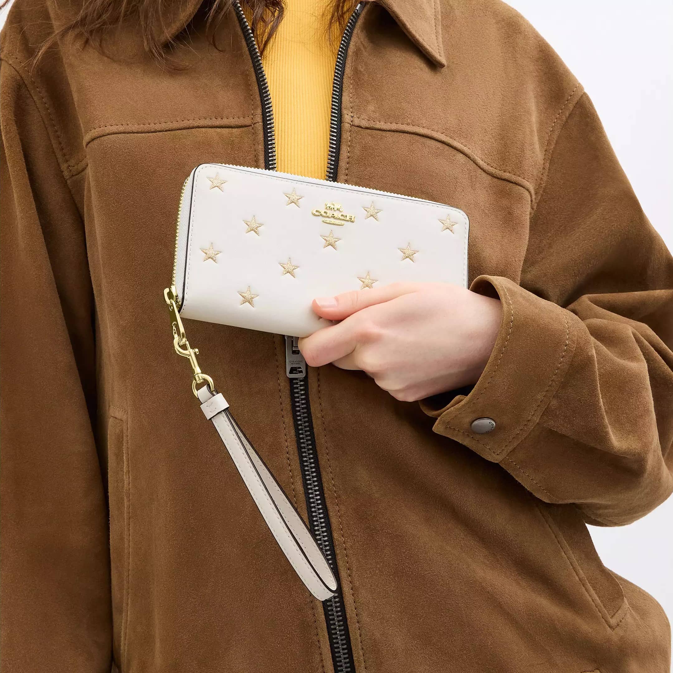 Ví Coach dài Long Zip Around Wallet With Star Print Chalk Multi CW479 4