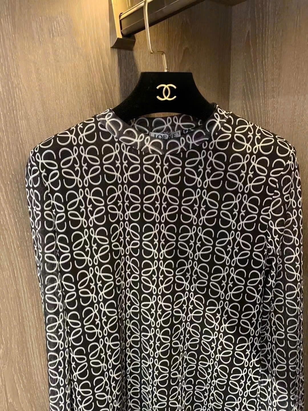 Áo dài tay cổ tròn Loewe 1