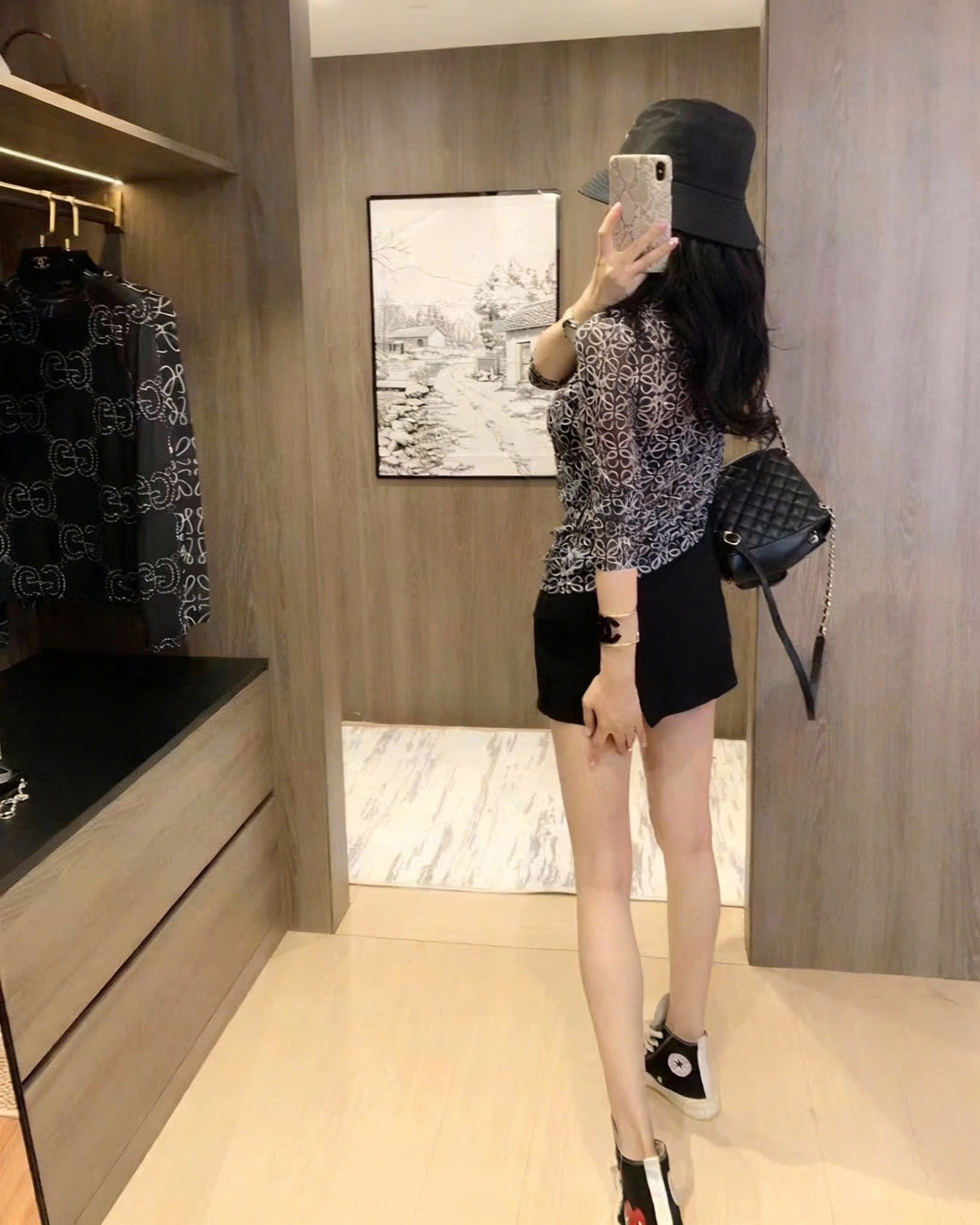 Áo dài tay cổ tròn Loewe 5