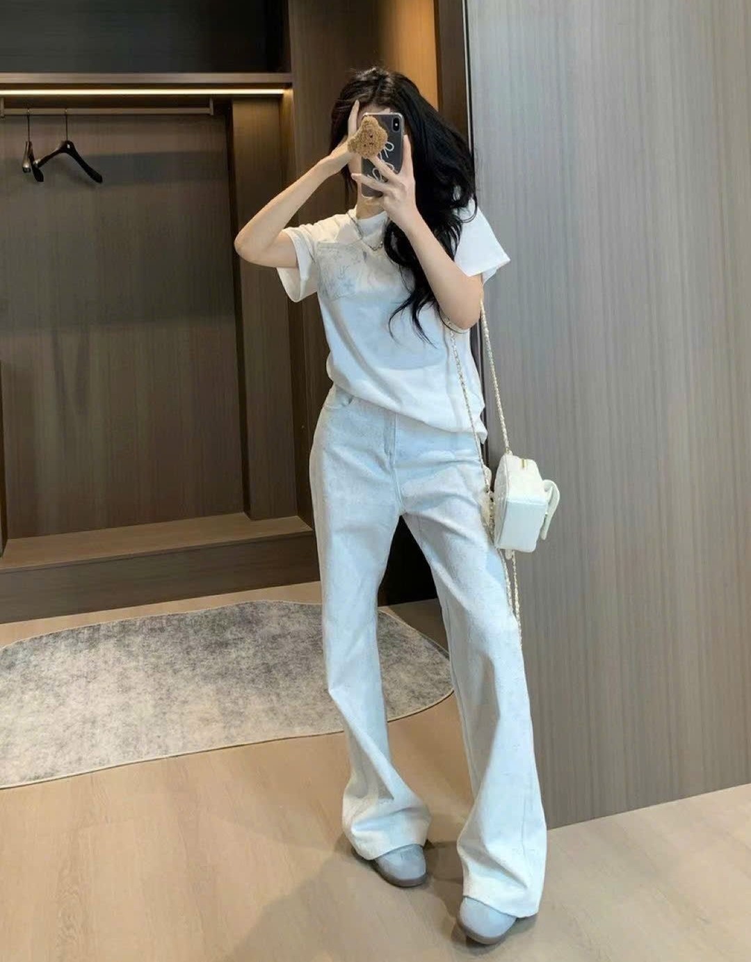 Set áo thun quần dài trắng Louis Vuitton 3