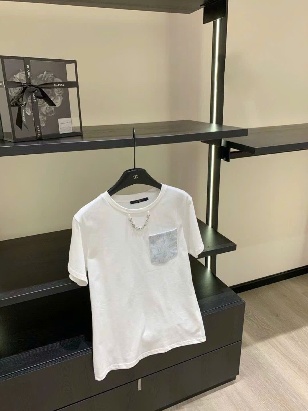 Set áo thun quần dài trắng Louis Vuitton 4