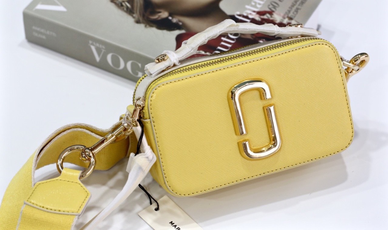 Túi đeo chéo nữ Marc Jacobs màu vàng có quai | Túi xách Camera bag da thật mẫu mới nhất 1
