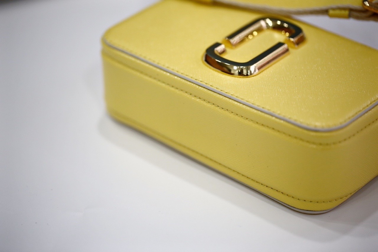 Túi đeo chéo nữ Marc Jacobs màu vàng có quai | Túi xách Camera bag da thật mẫu mới nhất 6