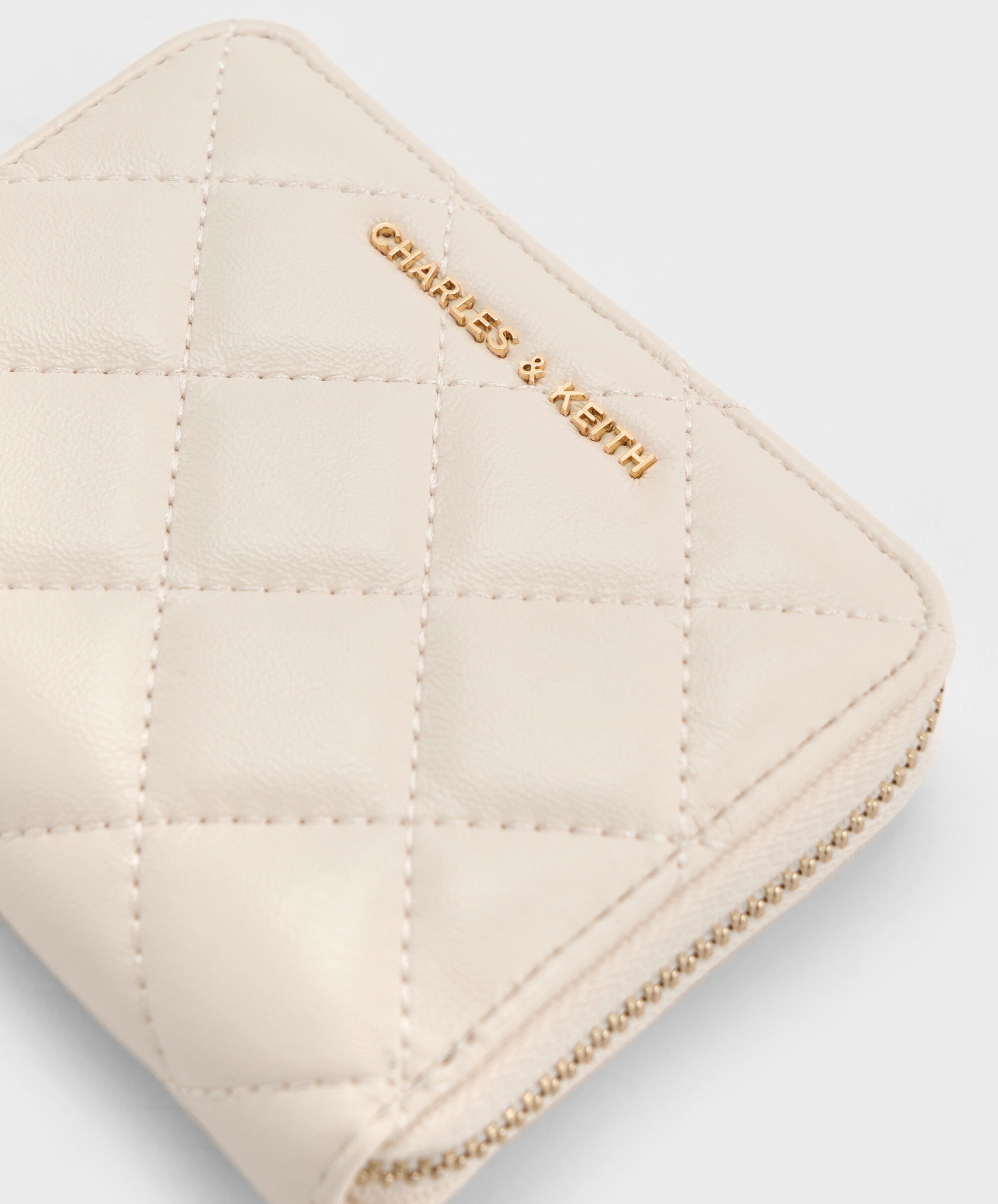 Ví ngắn gập trắng Charles Keith Alva Quilted Zip Around Wallet CK6-10770678 2