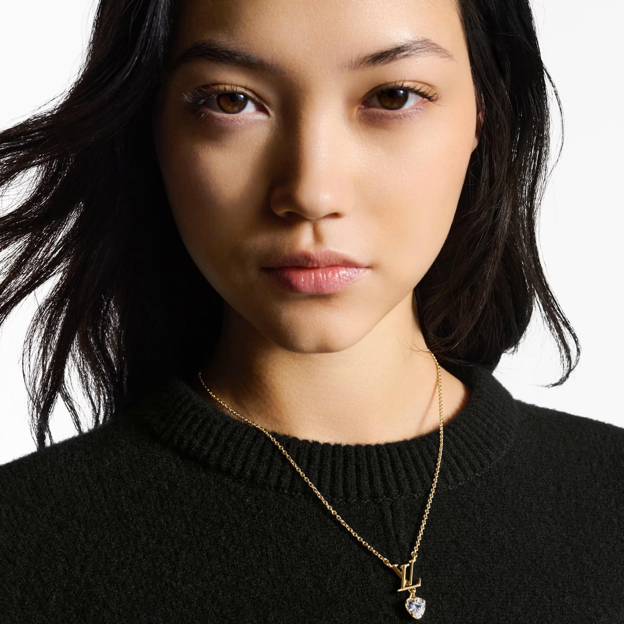 Dây chuyền LV Iconic Heart Necklace LV Initials and Heart Pendant 3