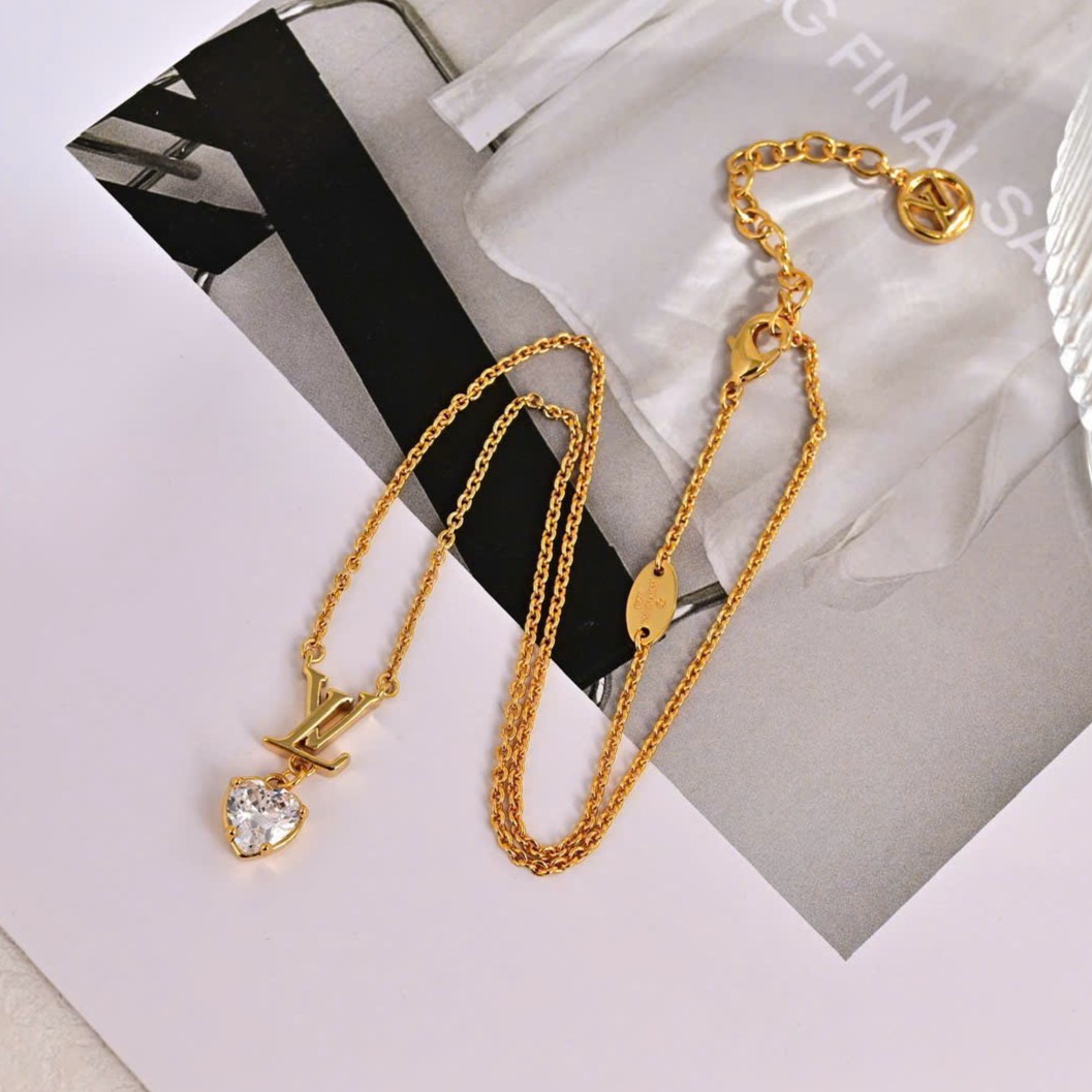 Dây chuyền LV Iconic Heart Necklace LV Initials and Heart Pendant 4