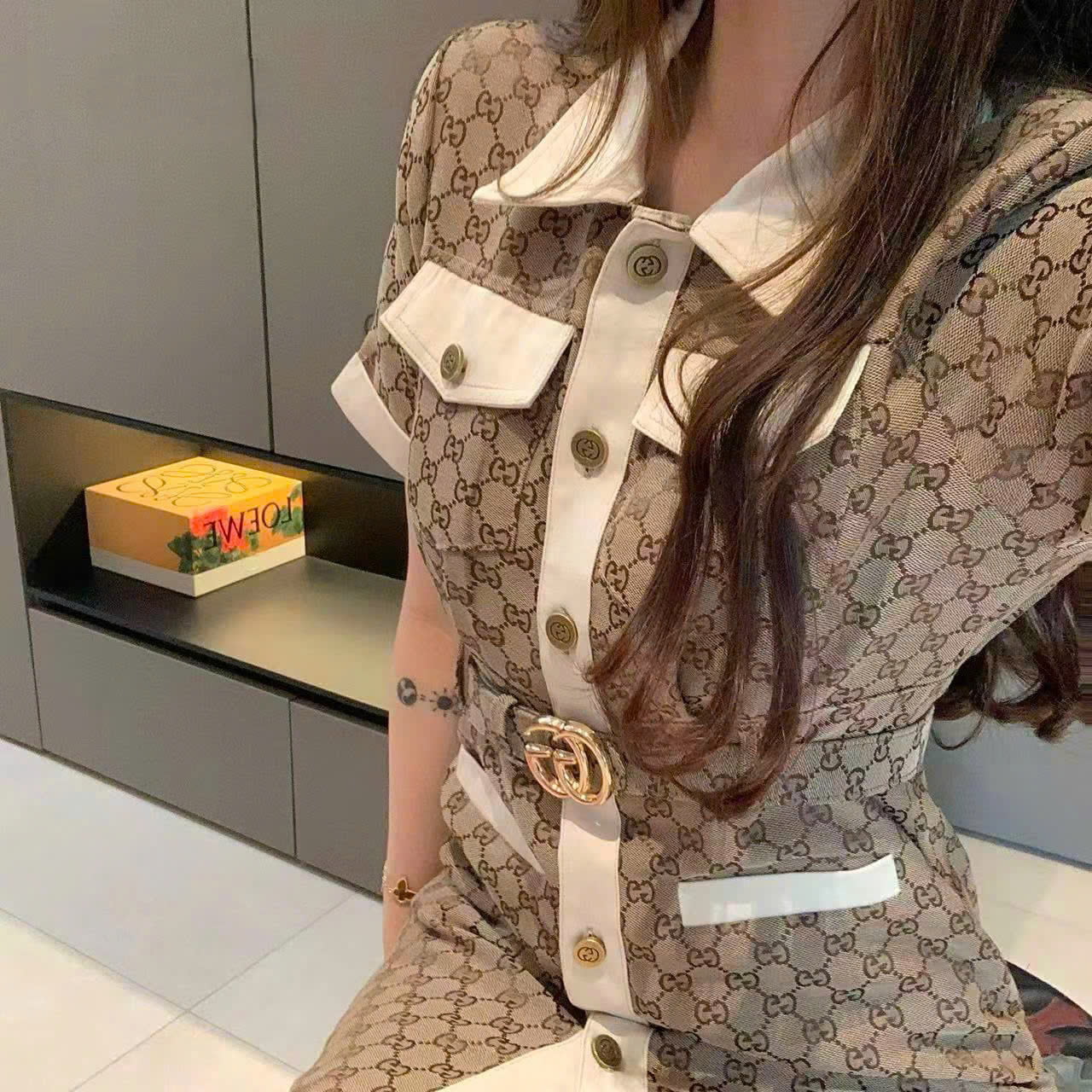 Đầm nâu nữ Gucci phối viền màu kem 3
