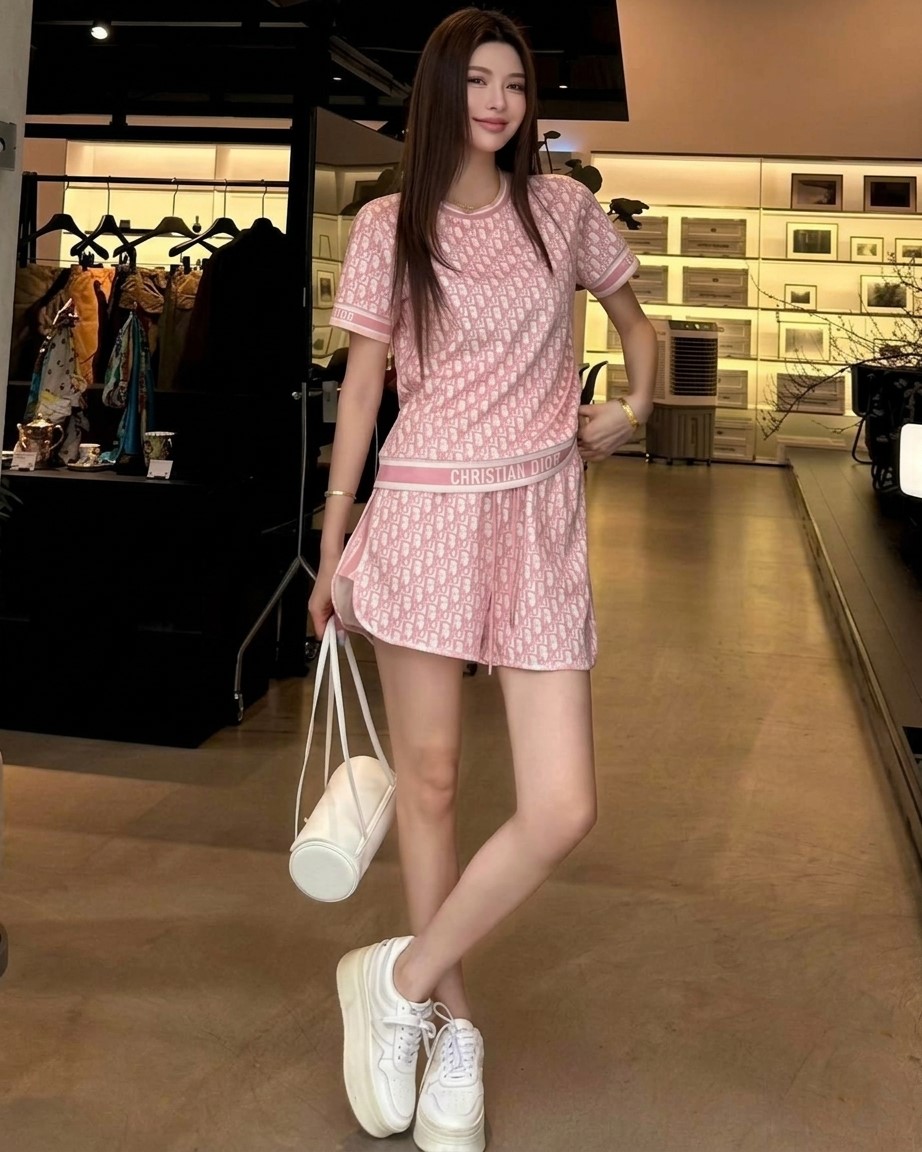 Set áo cổ tròn quần ngắn họa tiết hãng Dior 1