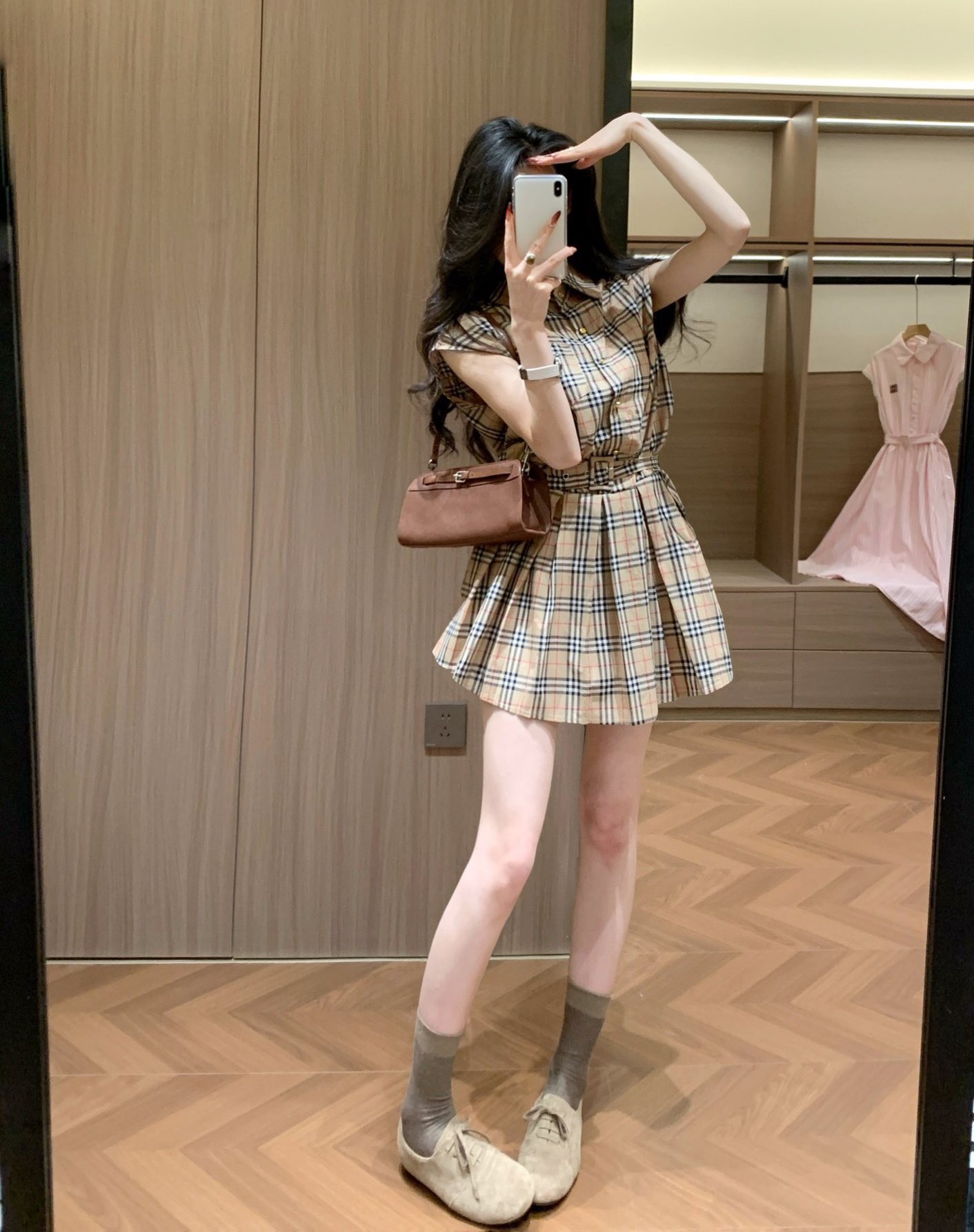 Áo đầm sọc nâu lớn dáng xòe Burberry 2