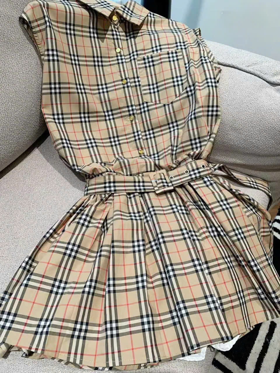 Áo đầm sọc nâu lớn dáng xòe Burberry 4