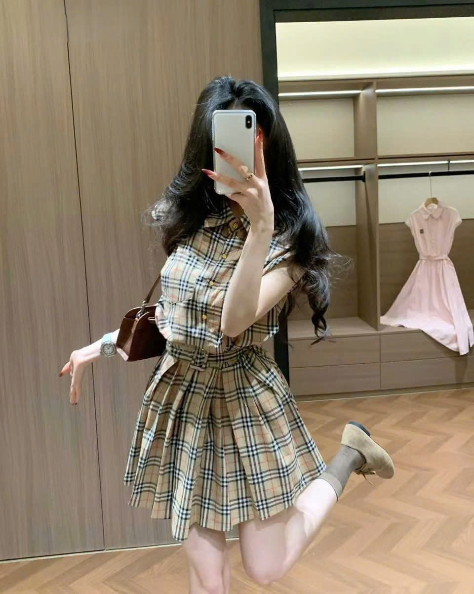 Áo đầm sọc nâu lớn dáng xòe Burberry 6