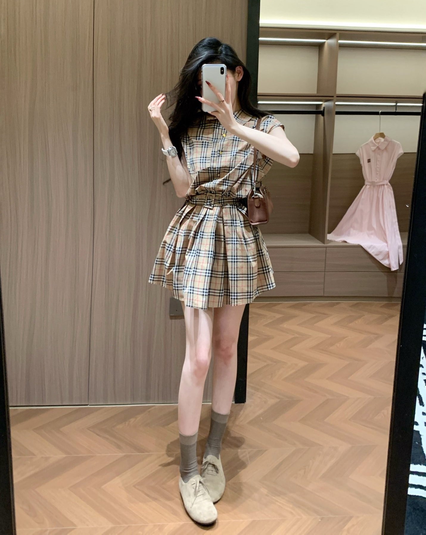 Áo đầm sọc nâu lớn dáng xòe Burberry 8