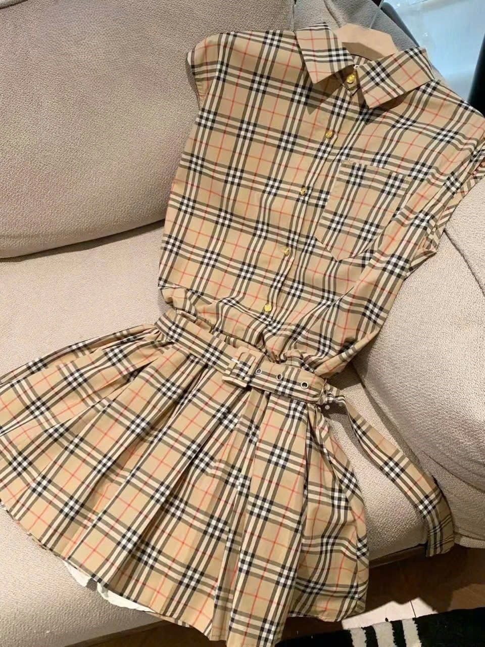 Áo đầm sọc nâu lớn dáng xòe Burberry 9