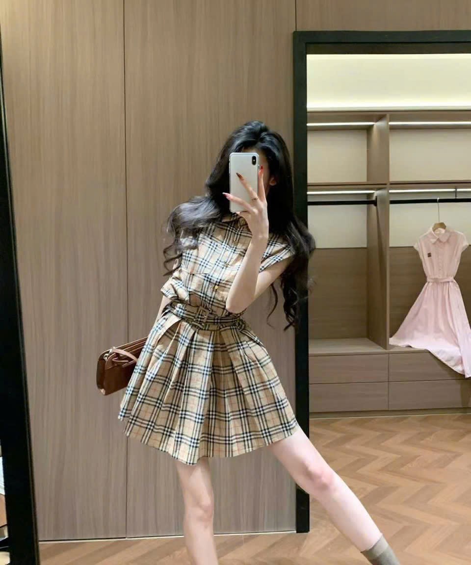 Áo đầm sọc nâu lớn dáng xòe Burberry 11
