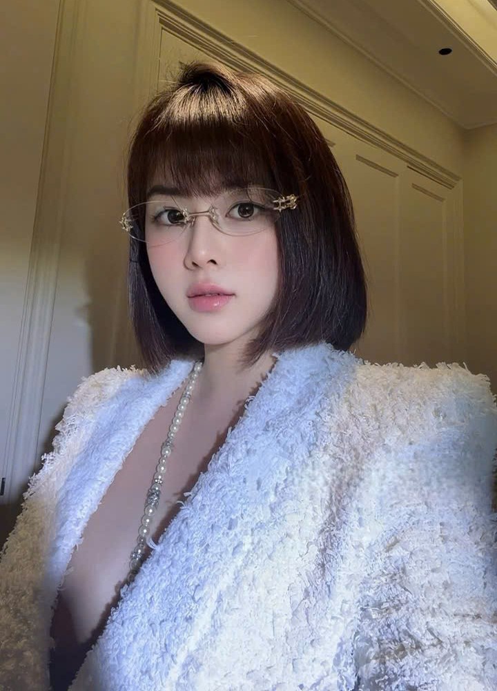 Kính Gentle Monster Node 030 Oval Sunglasses in Glossy Gold Metal 6