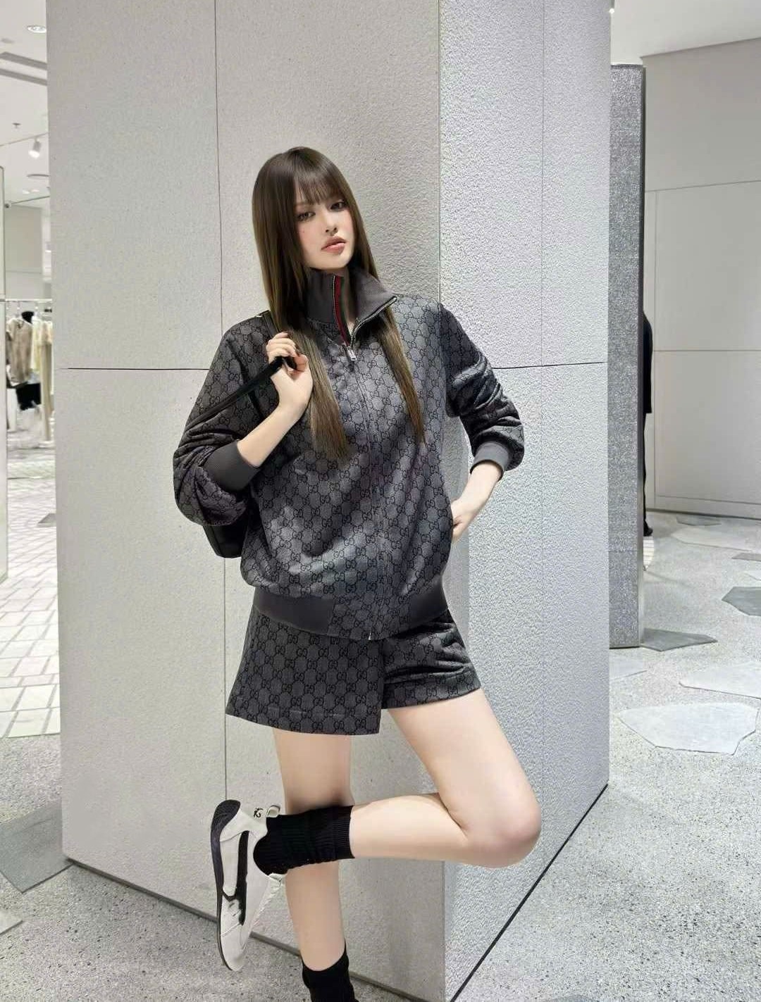 Quần nữ Gucci GG Printed Technical Jersey Shorts 4