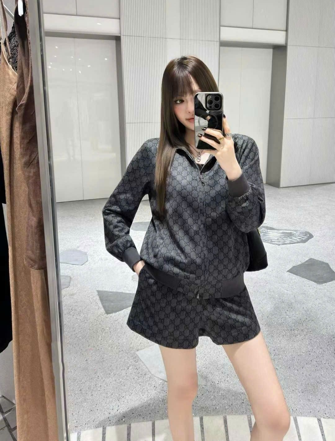 Quần nữ Gucci GG Printed Technical Jersey Shorts 6