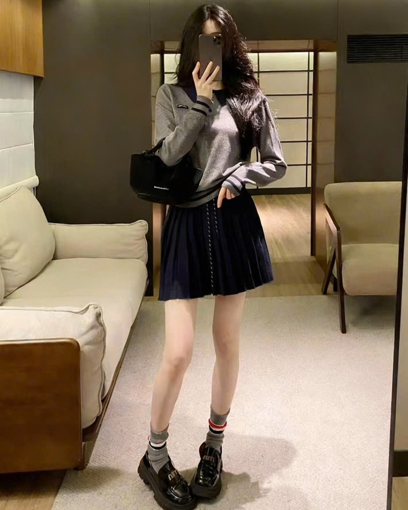 Set áo tay dài màu xám váy ngắn xếp ly Miu Miu 6