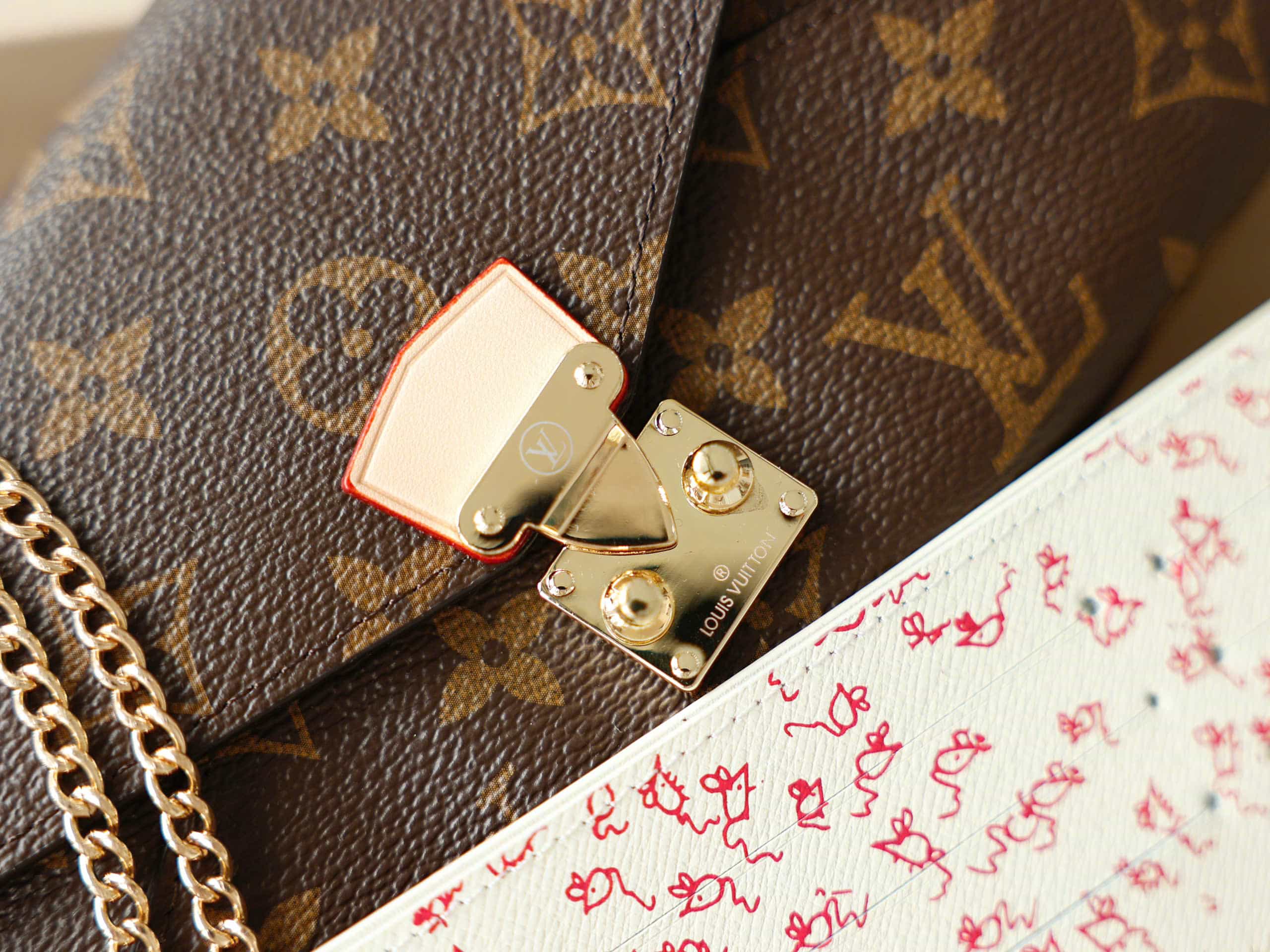 Túi Louis Vuitton Travels With Grace Coddington Kirigami Organizer On Chain 1