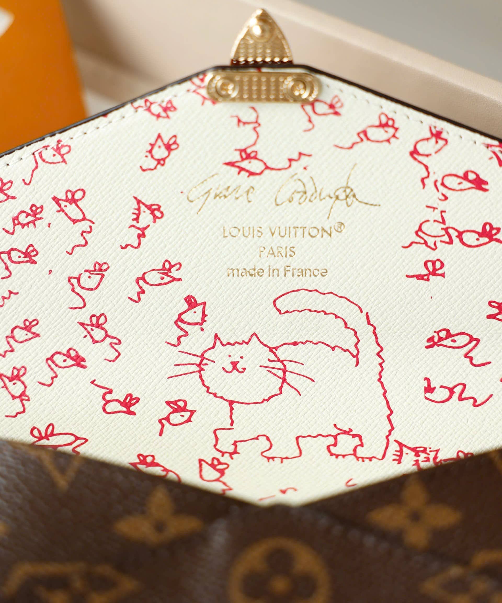 Túi Louis Vuitton Travels With Grace Coddington Kirigami Organizer On Chain 12