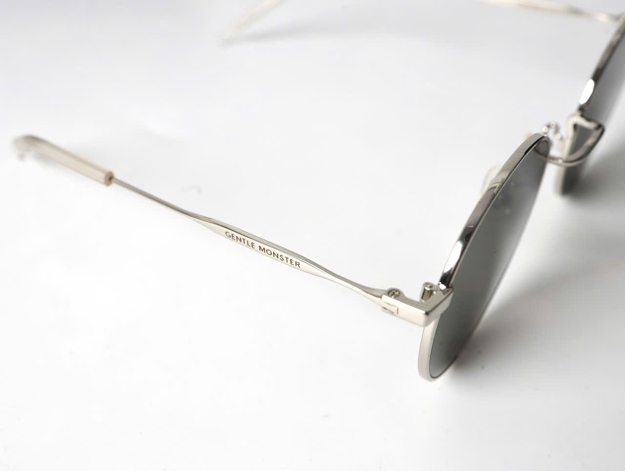 Mắt kính mát Gentle Monster Waterdrop 02 Silver Frame Sunglasses 5