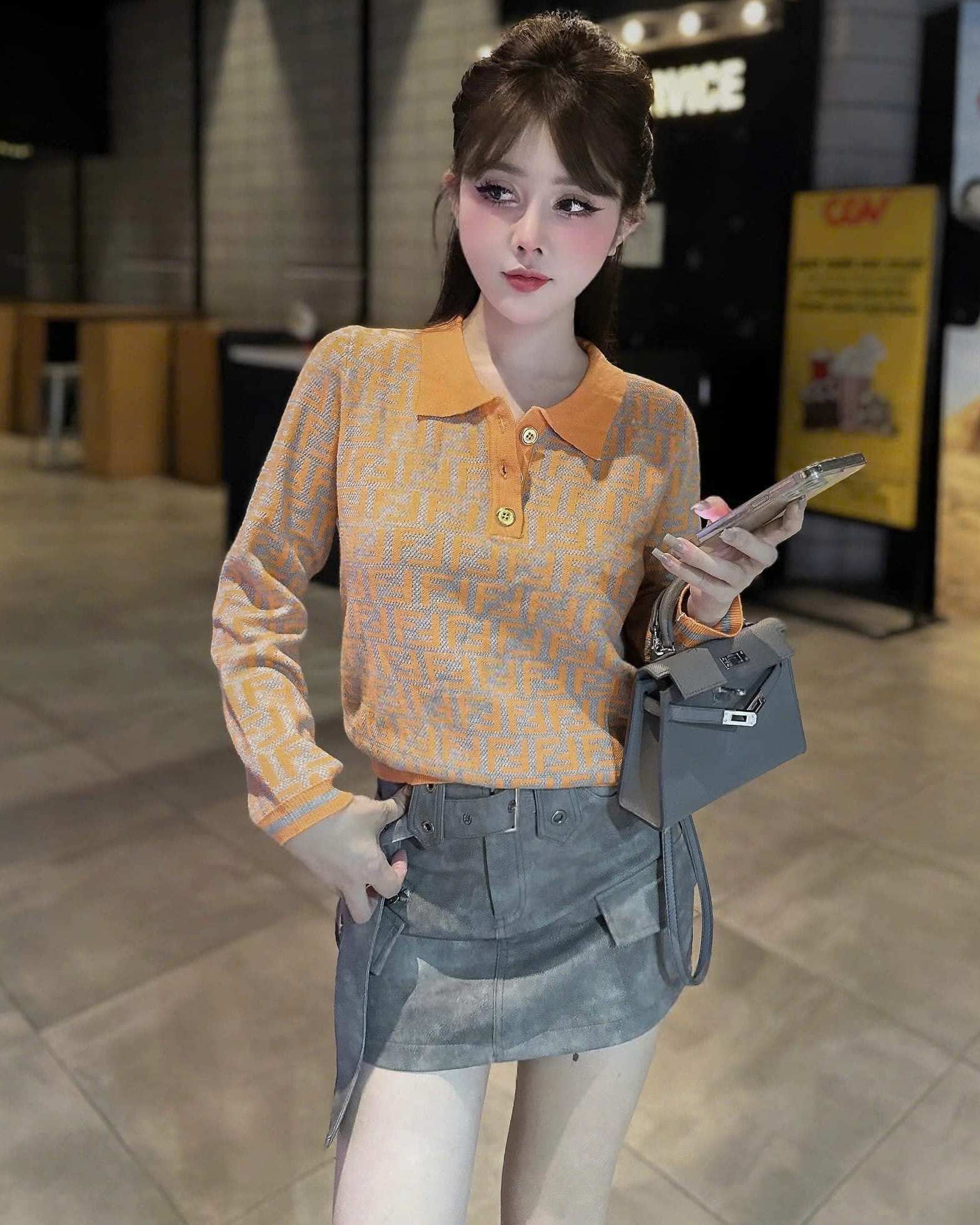 Áo tay dài cổ polo Fendi 3