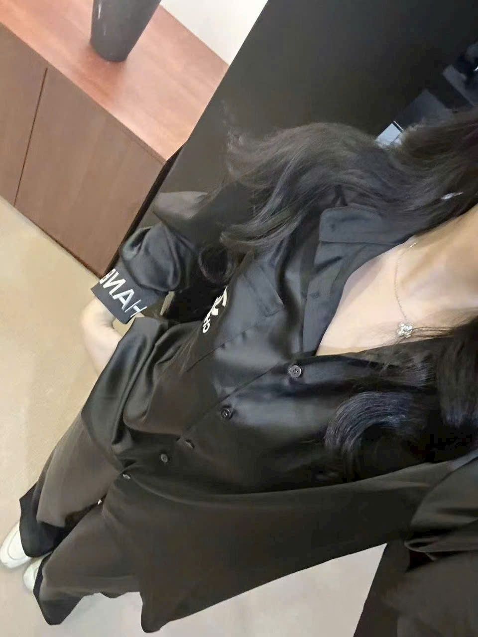 Sét lụa áo sơ mi quần dài đen CHANEL 1