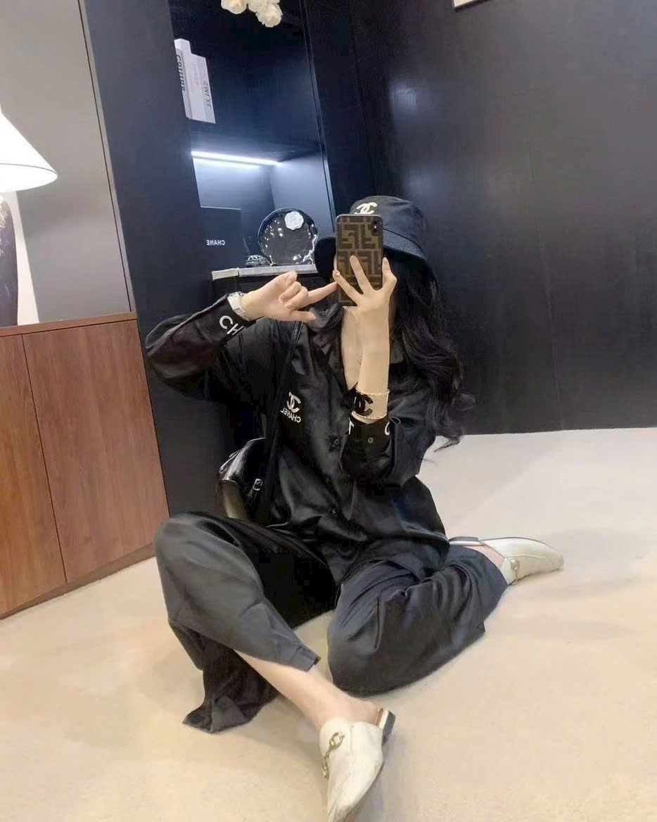 Sét lụa áo sơ mi quần dài đen CHANEL 3