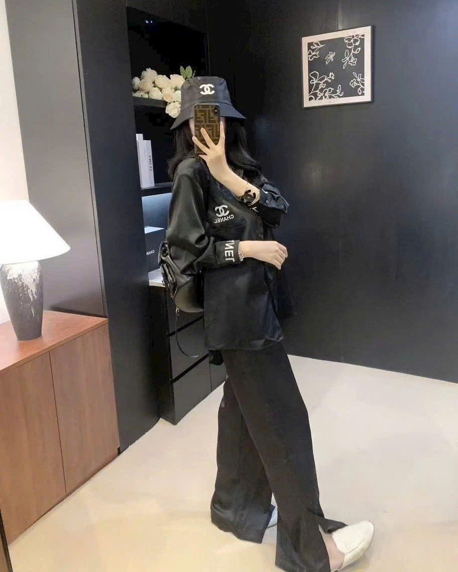 Sét lụa áo sơ mi quần dài đen CHANEL 6