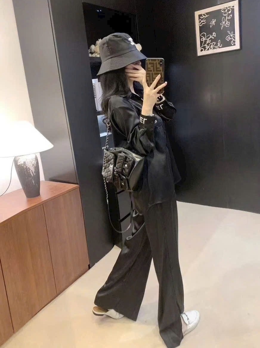 Sét lụa áo sơ mi quần dài đen CHANEL 7