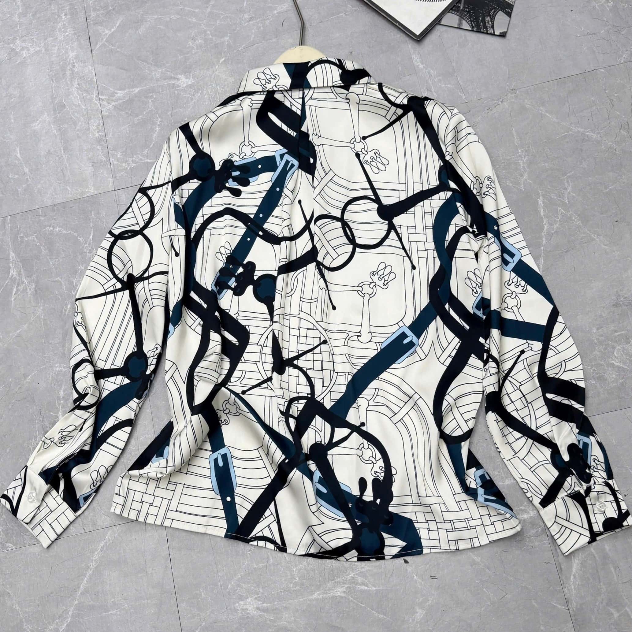 Áo sơ mi lụa họa tiết trắng đen Hermes 1