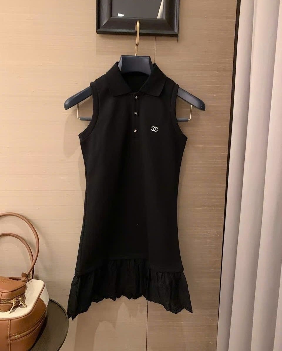 Đầm thun sát nách cổ polo Chanel 4