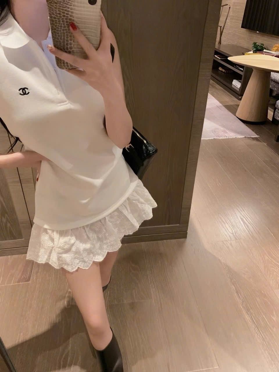 Đầm thun sát nách cổ polo Chanel 5