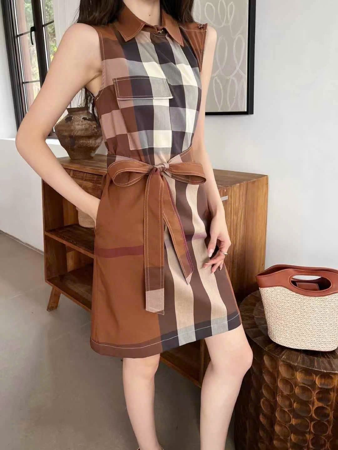 Đầm nữ sát nách nâu sọc đứng Burberry 1