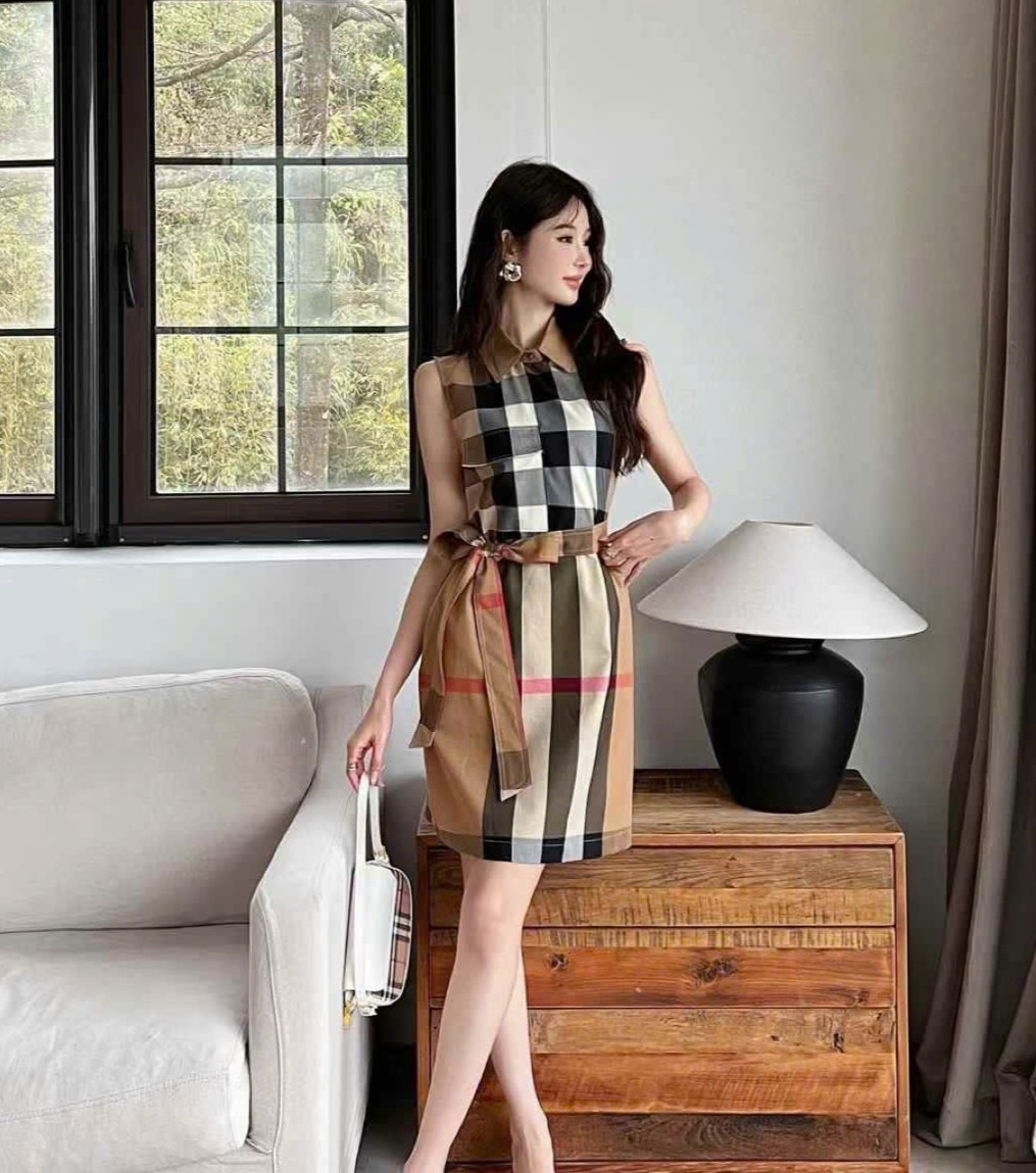 Đầm nữ sát nách nâu sọc đứng Burberry 4