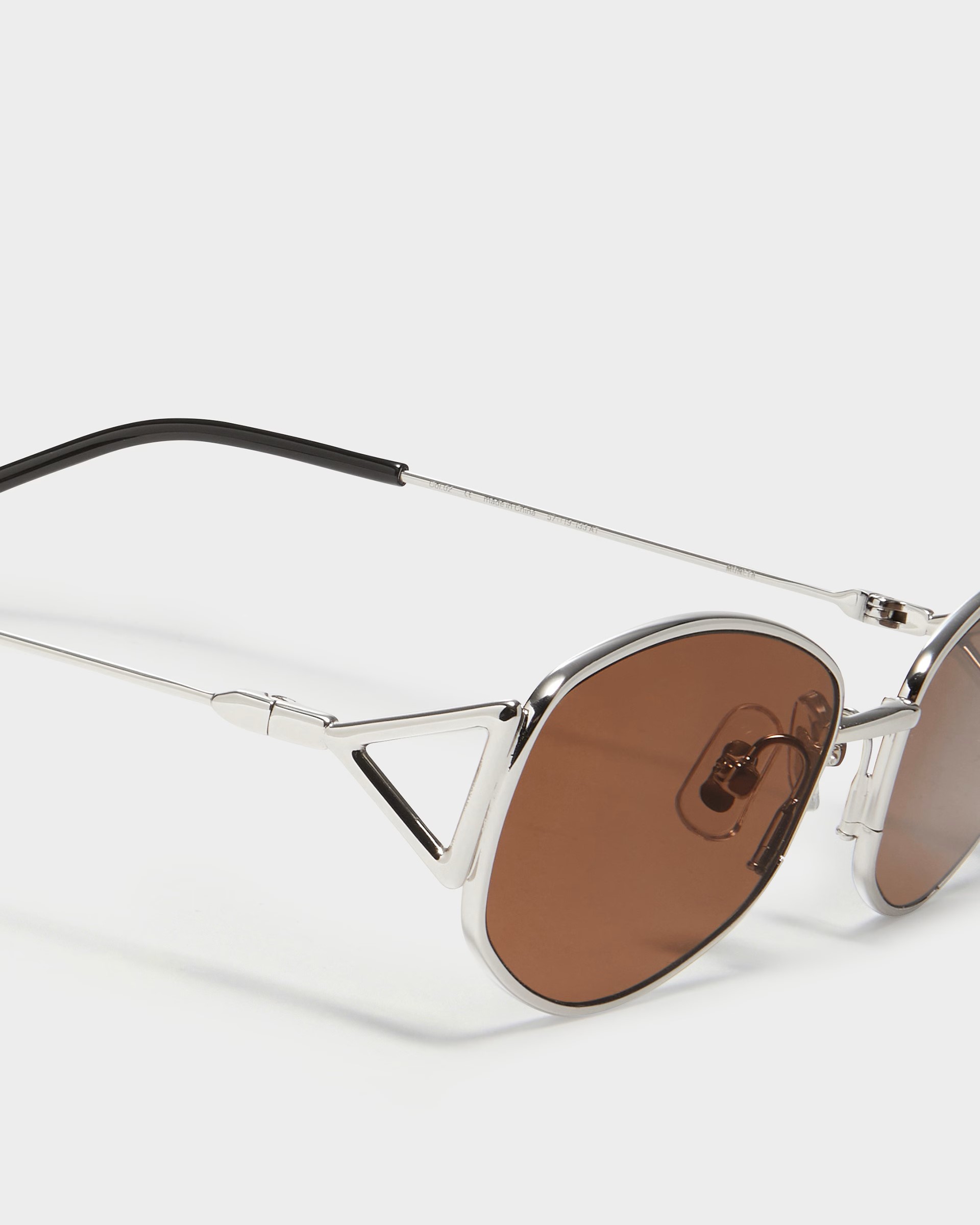 Kính mát thời trang Gentle Monster Moneta 02 Oval Acetate Frame 3