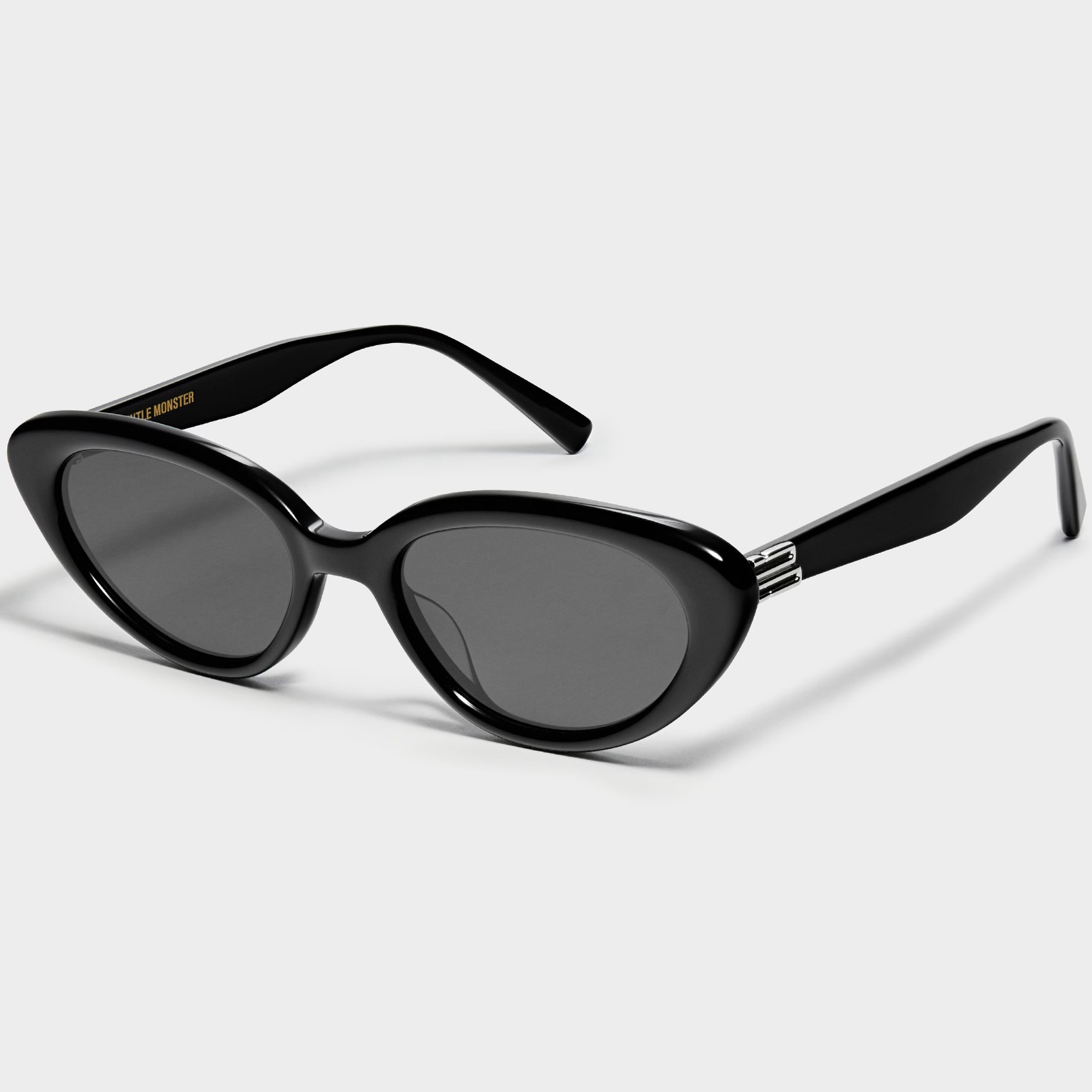 Kính râm Gentle Monster Mondri 01 Cat-eye Black Lenses Black Acetate Frame 1