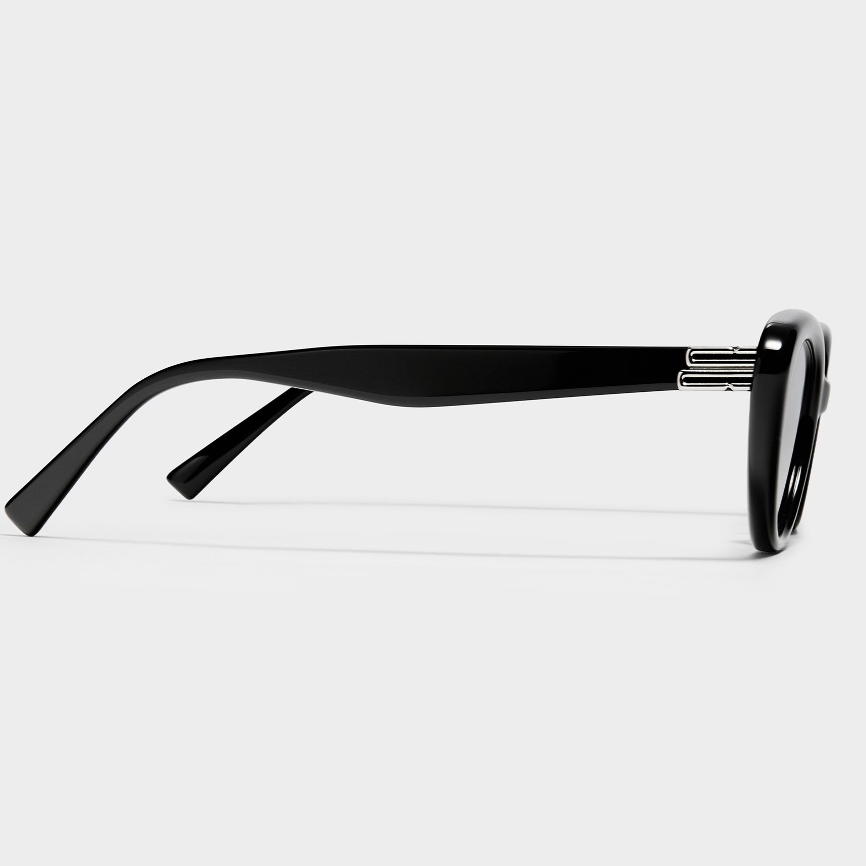 Kính râm Gentle Monster Mondri 01 Cat-eye Black Lenses Black Acetate Frame 2