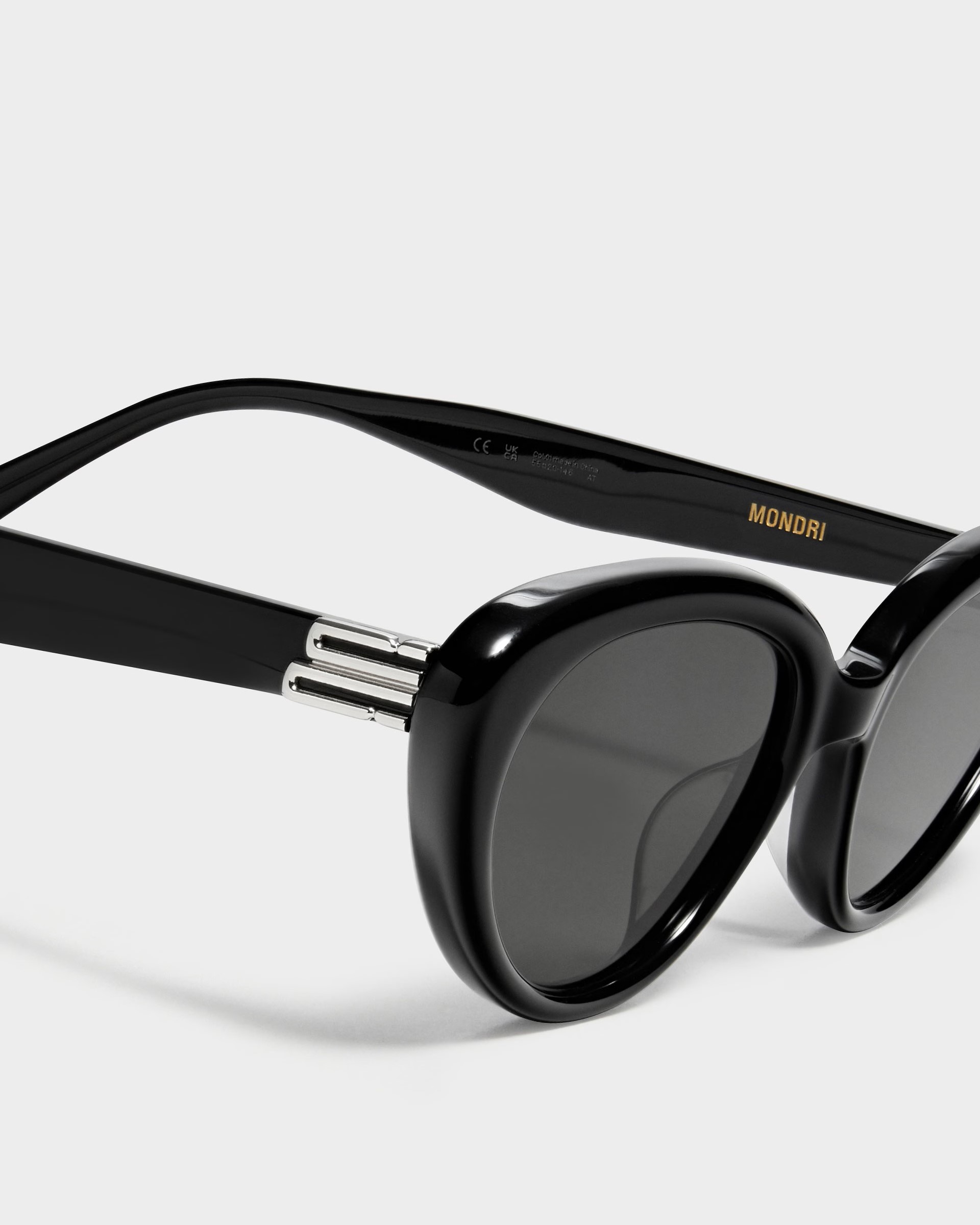 Kính râm Gentle Monster Mondri 01 Cat-eye Black Lenses Black Acetate Frame 5