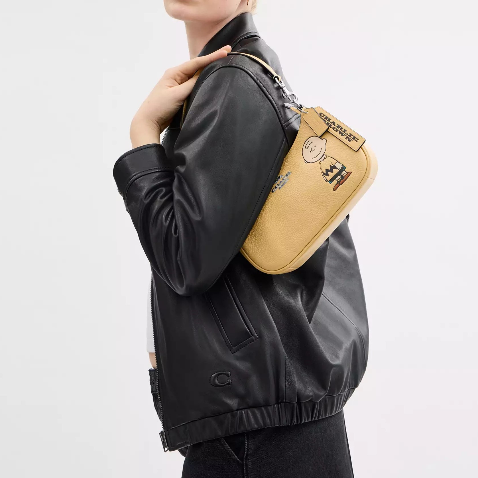 Túi Coach X Peanuts Teri Shoulder Bag With Charlie Brown Hay Multi CBJ83 8