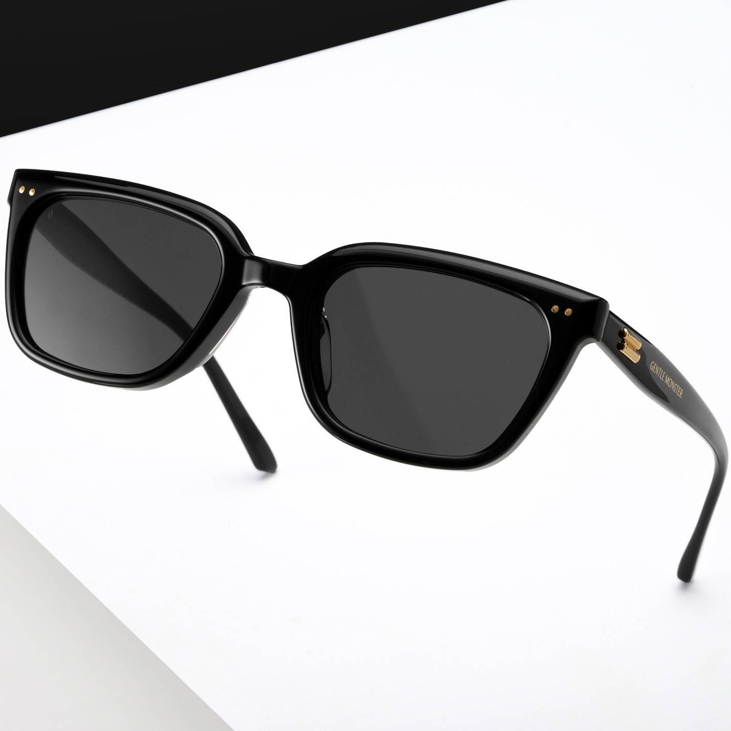 Mắt Kính Gentle Monster Breezebe 01 Black Lenses Black Acetate Frame 24