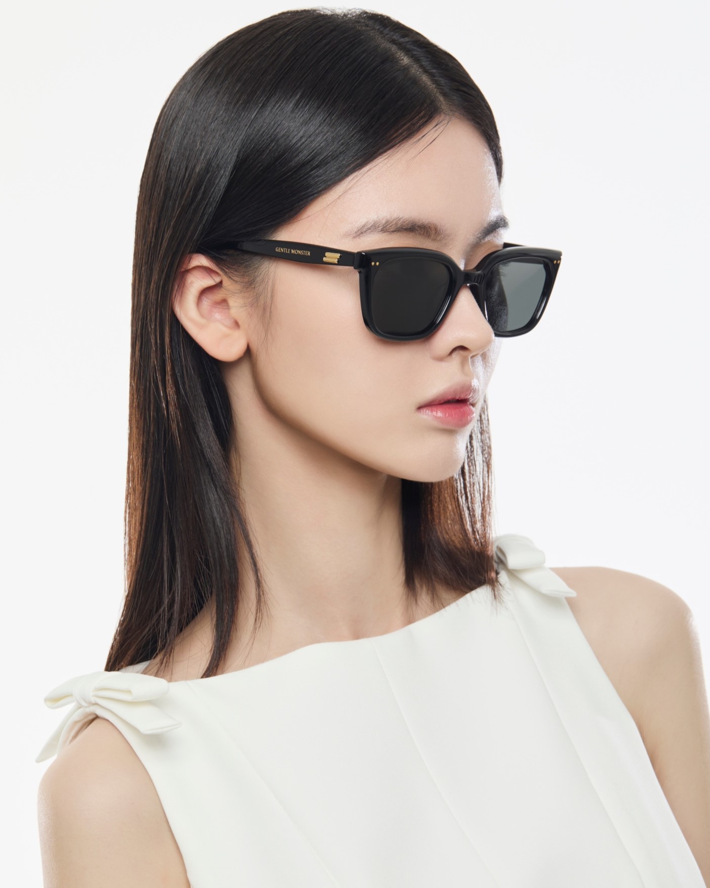 Mắt Kính Gentle Monster Breezebe 01 Black Lenses Black Acetate Frame 25