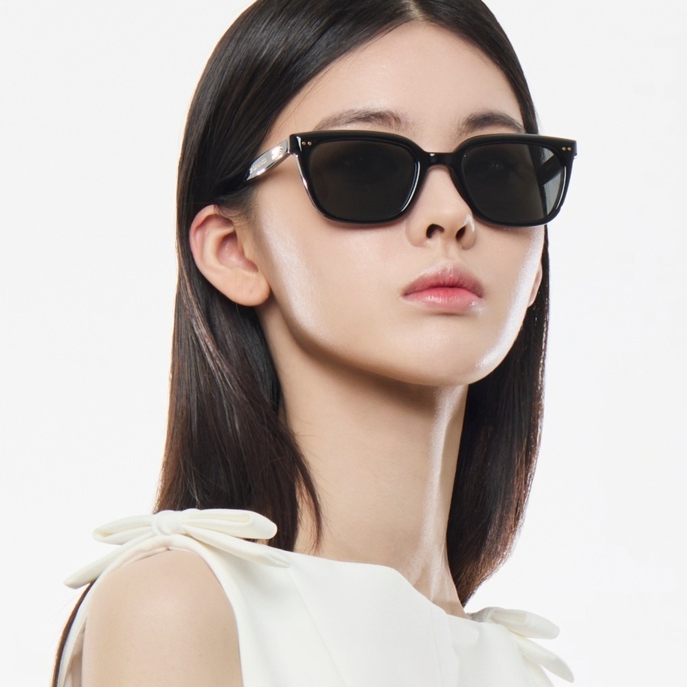 Mắt Kính Gentle Monster Breezebe 01 Black Lenses Black Acetate Frame 27