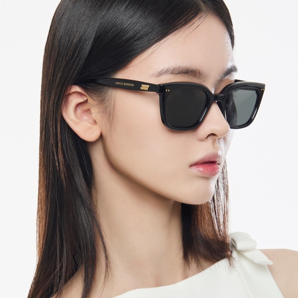 Mắt Kính Gentle Monster Breezebe 01 Black Lenses Black Acetate Frame 22